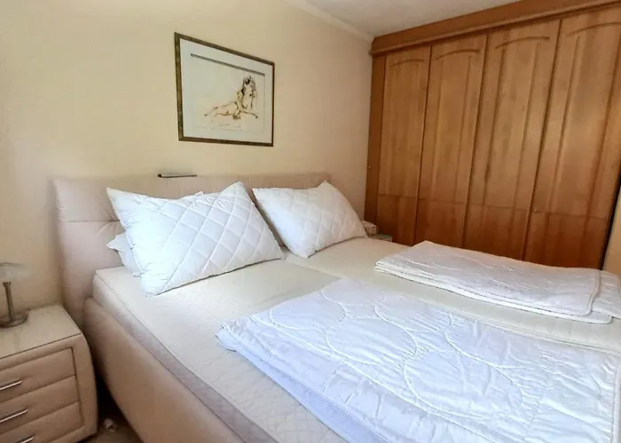 Peter Seeblick Haus Haensel Gretel Am Ossiacher See, Hallenbad, Skiarena Gerlitzen